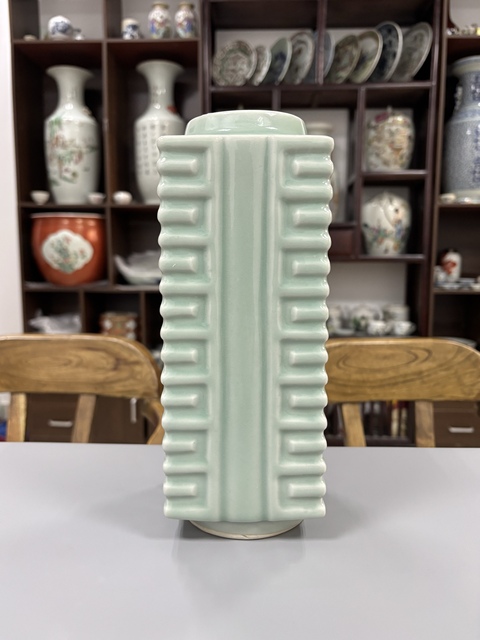 古玩陶瓷青釉琮式瓶真品鑒賞圖