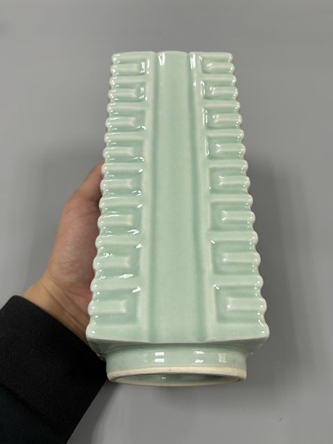 古玩陶瓷青釉琮式瓶真品鑒賞圖