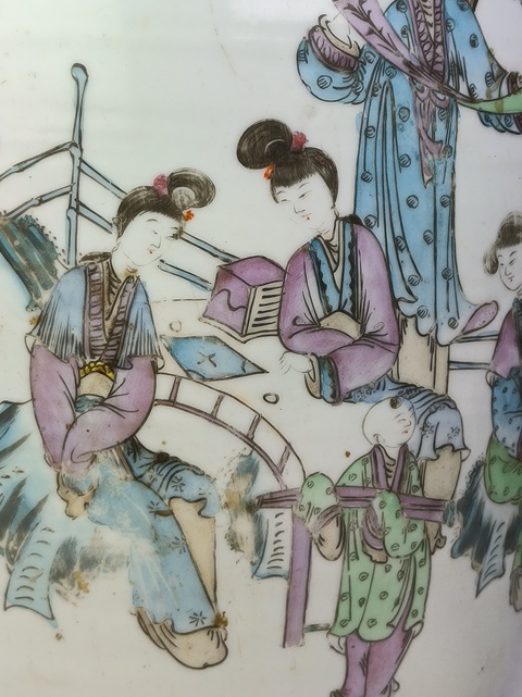 古玩陶瓷仕女嬰戲紋粉彩撇口瓶真品鑒賞圖