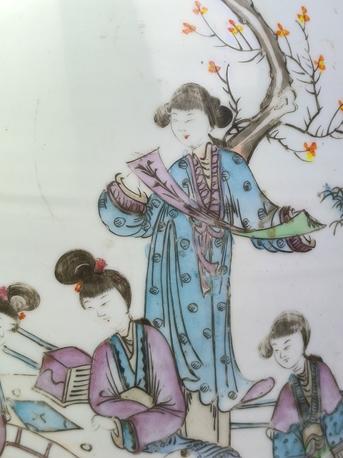 古玩陶瓷仕女嬰戲紋粉彩撇口瓶真品鑒賞圖