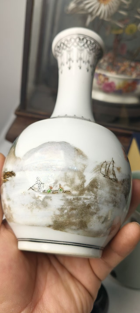 古玩陶瓷粉彩山水人物撇口瓶真品鑒賞圖