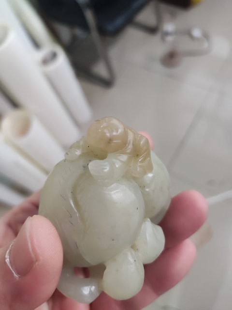 古玩玉器和田玉雕“壽桃擺件”真品鑒賞圖