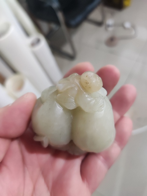 古玩玉器和田玉雕“壽桃擺件”真品鑒賞圖