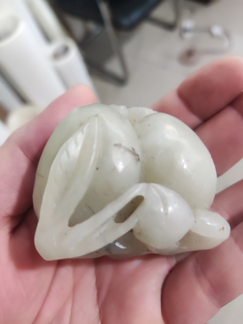 古玩玉器和田玉雕“壽桃擺件”真品鑒賞圖
