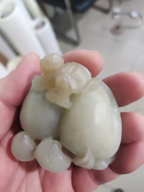 古玩玉器和田玉雕“壽桃擺件”真品鑒賞圖