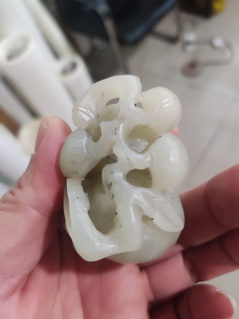 古玩玉器和田玉雕“壽桃擺件”真品鑒賞圖