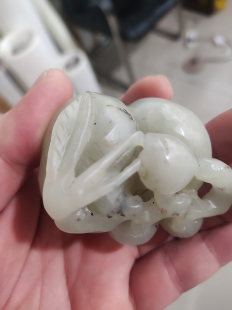 古玩玉器和田玉雕“壽桃擺件”真品鑒賞圖