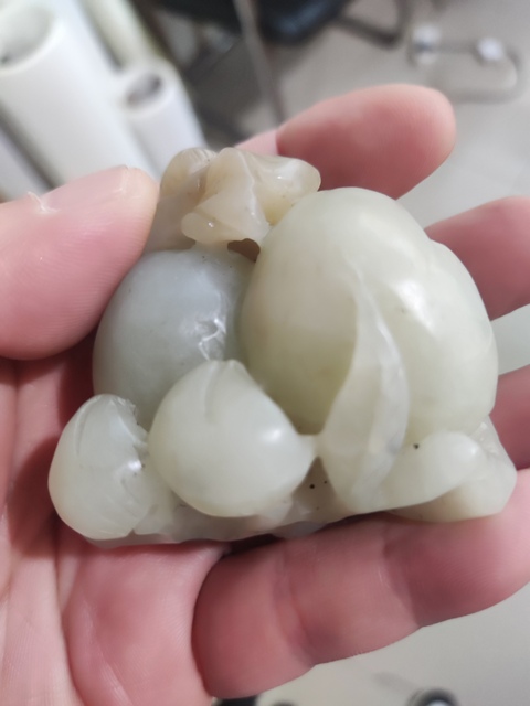 古玩玉器和田玉雕“壽桃擺件”真品鑒賞圖