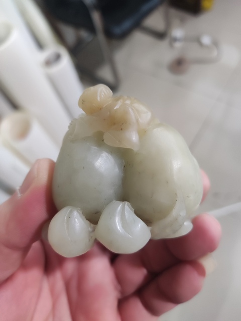 古玩玉器和田玉雕“壽桃擺件”真品鑒賞圖