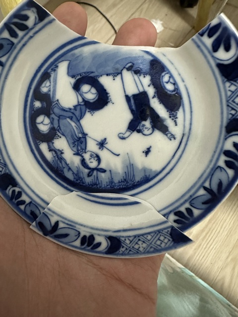 古玩陶瓷清晚·青花三娘教子紋小盤拍賣，當(dāng)前價(jià)格80元