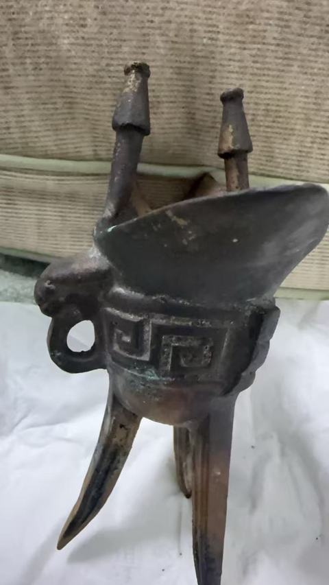 古玩銅器銅鎏金爵杯真品鑒賞圖