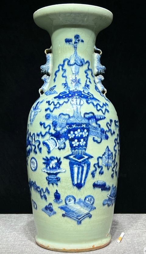 古玩陶瓷豆青釉青花瓶真品鑒賞圖