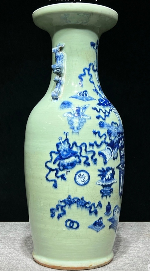 古玩陶瓷豆青釉青花瓶真品鑒賞圖