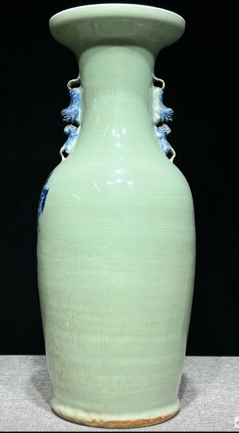 古玩陶瓷豆青釉青花瓶真品鑒賞圖