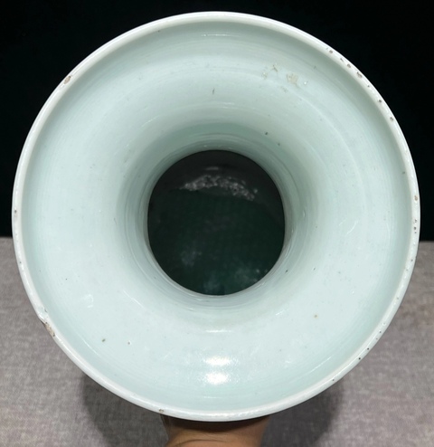 古玩陶瓷豆青釉青花瓶真品鑒賞圖