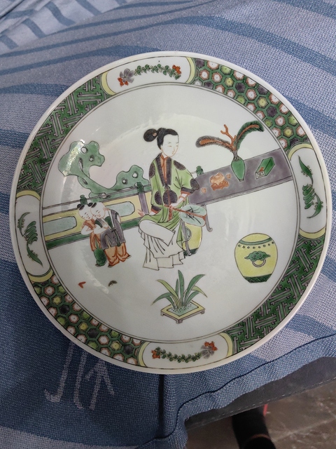 古玩陶瓷五彩侍女人物盤真品鑒賞圖