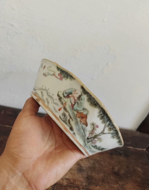 古玩陶瓷粉彩人物角盤真品鑒賞圖