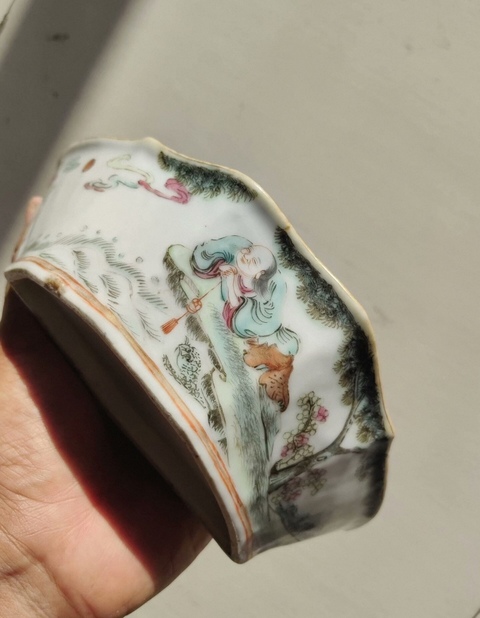 古玩陶瓷粉彩人物角盤真品鑒賞圖