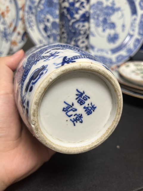 古玩陶瓷青花趕珠龍紋撇口瓶拍賣，當前價格4800元