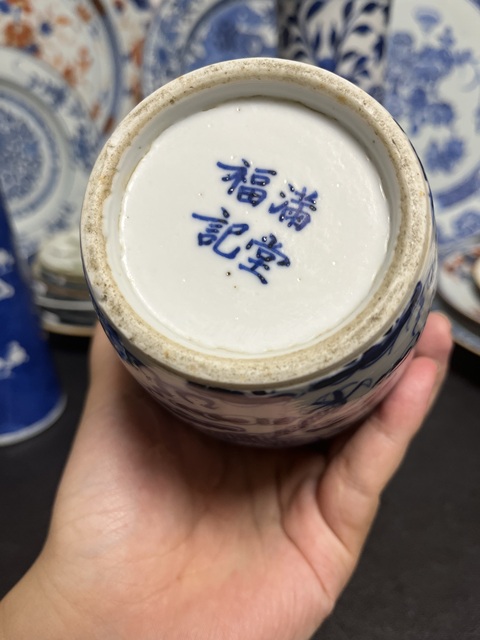 古玩陶瓷青花趕珠龍紋撇口瓶拍賣，當前價格4800元