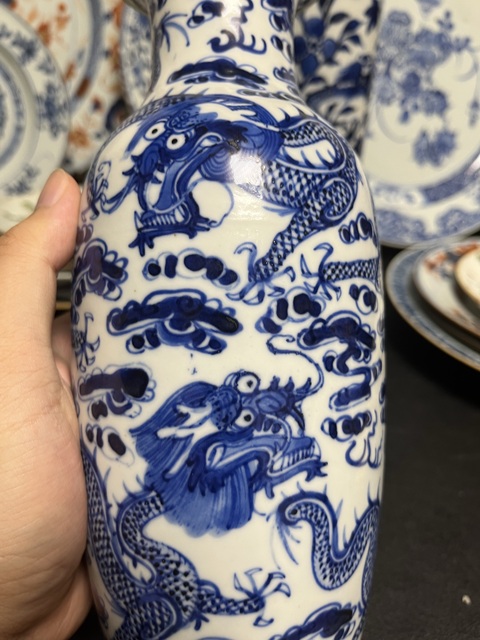 古玩陶瓷青花趕珠龍紋撇口瓶拍賣，當前價格4800元