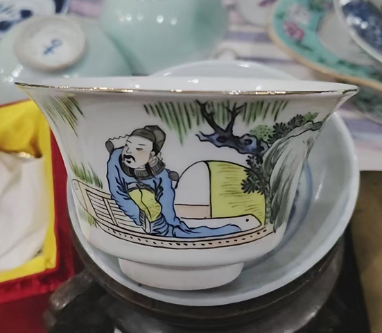 古玩陶瓷人物紋新粉彩蓋杯真品鑒賞圖