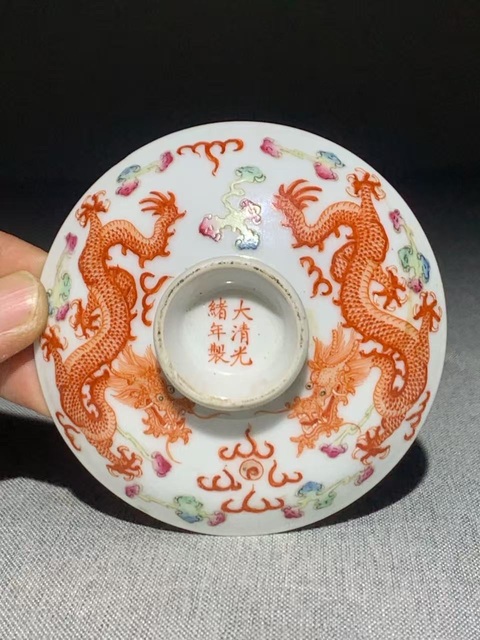 古玩陶瓷龍紋粉彩蓋杯真品鑒賞圖