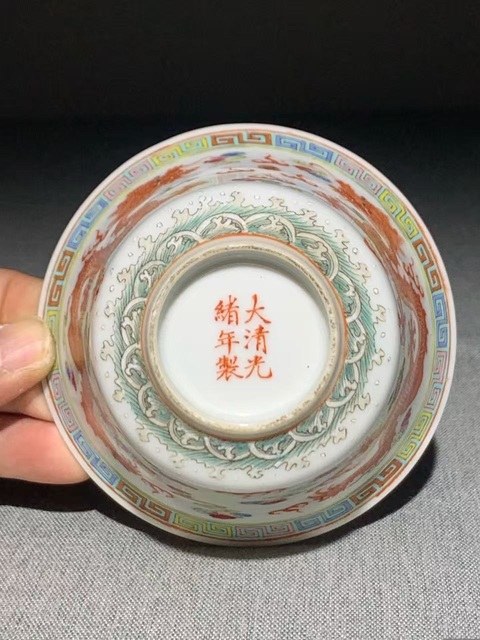 古玩陶瓷龍紋粉彩蓋杯真品鑒賞圖
