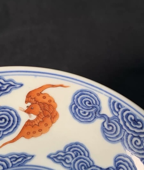 古玩陶瓷青花礬紅洪福齊天臥盤真品鑒賞圖