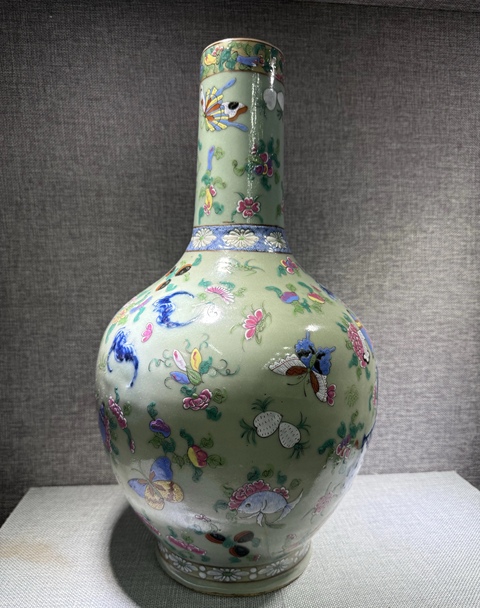 古玩陶瓷豆青釉青花加彩人物紋天球瓶，傳統畫片真品鑒賞圖