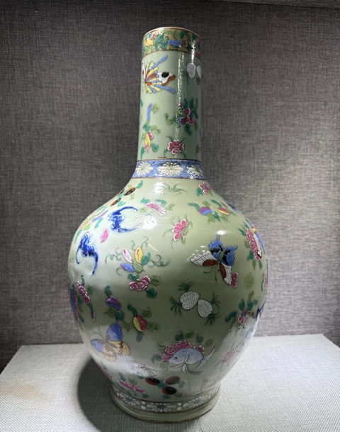 古玩陶瓷豆青釉青花加彩人物紋天球瓶，傳統畫片真品鑒賞圖