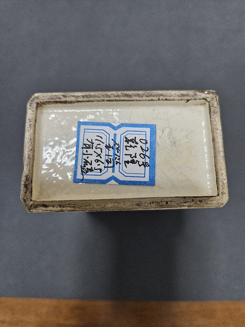 古玩陶瓷哥釉筆筒真品鑒賞圖