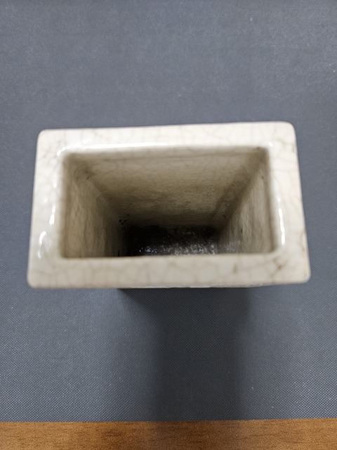 古玩陶瓷哥釉筆筒真品鑒賞圖