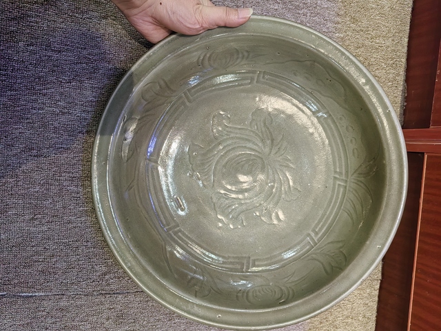 古玩陶瓷青釉刻花盤真品鑒賞圖
