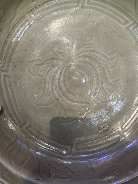 古玩陶瓷青釉刻花盤真品鑒賞圖