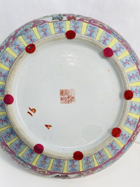 古玩陶瓷人物紋粉彩捧盒真品鑒賞圖