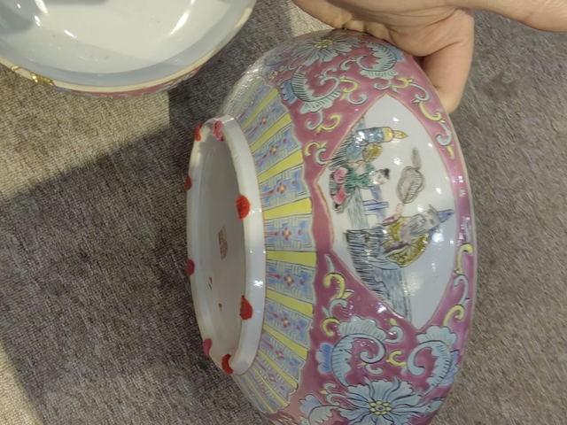 古玩陶瓷人物紋粉彩捧盒真品鑒賞圖