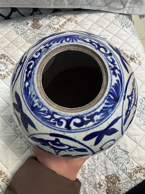 古玩陶瓷清晚期 青花花卉紋西瓜罐真品鑒賞圖