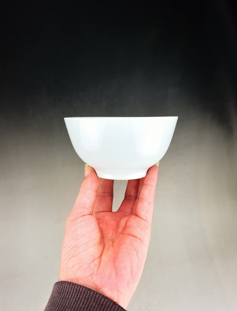 古玩陶瓷甜白釉茶碗真品鑒賞圖