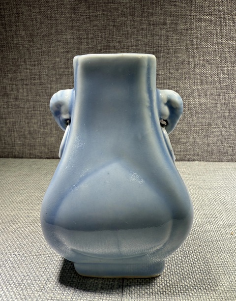 古玩陶瓷天藍(lán)釉貫耳瓶真品鑒賞圖