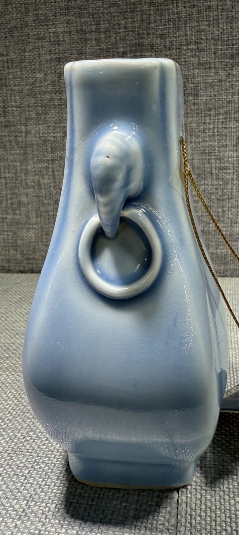 古玩陶瓷天藍(lán)釉貫耳瓶真品鑒賞圖