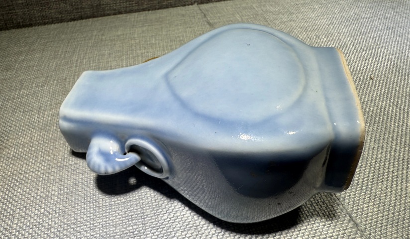 古玩陶瓷天藍(lán)釉貫耳瓶真品鑒賞圖