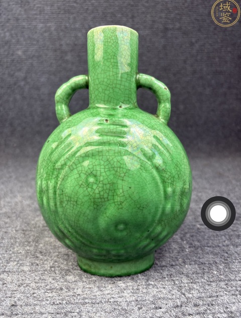 古玩陶瓷清晚·綠哥釉模印八卦紋抱月瓶 真品鑒賞圖