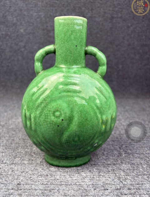 古玩陶瓷清晚·綠哥釉模印八卦紋抱月瓶 真品鑒賞圖