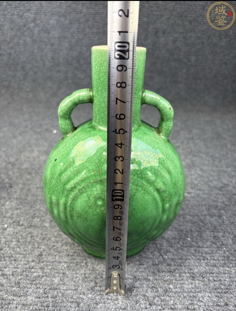 古玩陶瓷清晚·綠哥釉模印八卦紋抱月瓶 真品鑒賞圖