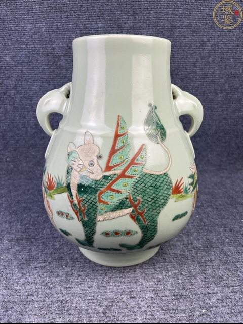 古玩陶瓷民國·豆青釉五彩瑞獸紋獸耳尊 真品鑒賞圖