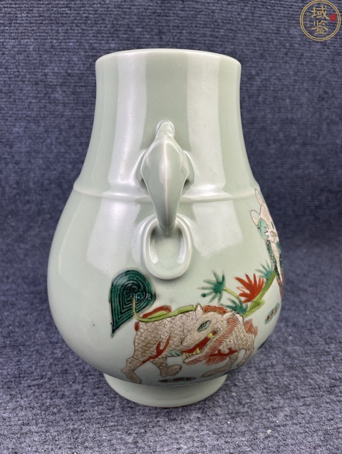 古玩陶瓷民國·豆青釉五彩瑞獸紋獸耳尊 真品鑒賞圖