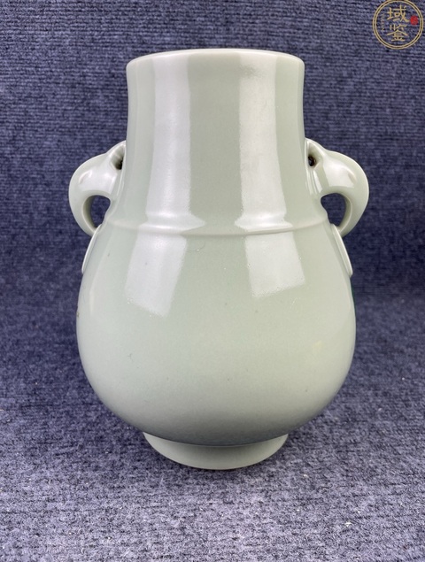 古玩陶瓷民國·豆青釉五彩瑞獸紋獸耳尊 真品鑒賞圖