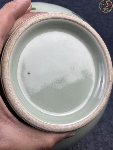 古玩陶瓷民國·豆青釉五彩瑞獸紋獸耳尊 真品鑒賞圖