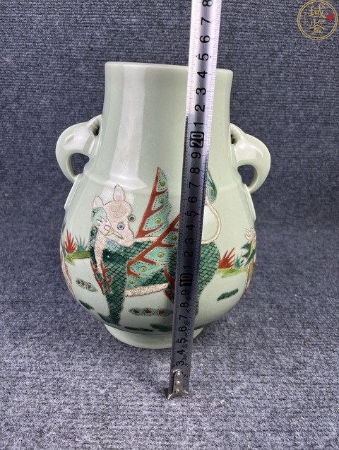 古玩陶瓷民國·豆青釉五彩瑞獸紋獸耳尊 真品鑒賞圖